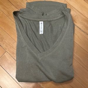 Athleta breezy scoop tee size small green